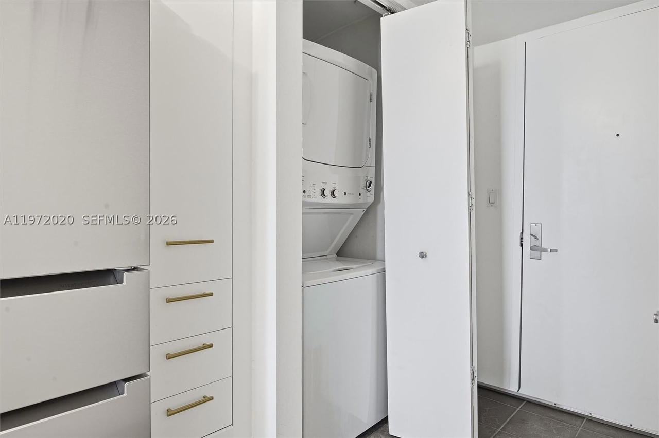 Real estate property located at 50 Biscayne Blvd #1909, Miami-dade, 50 Biscayne Condo, Miami, FL