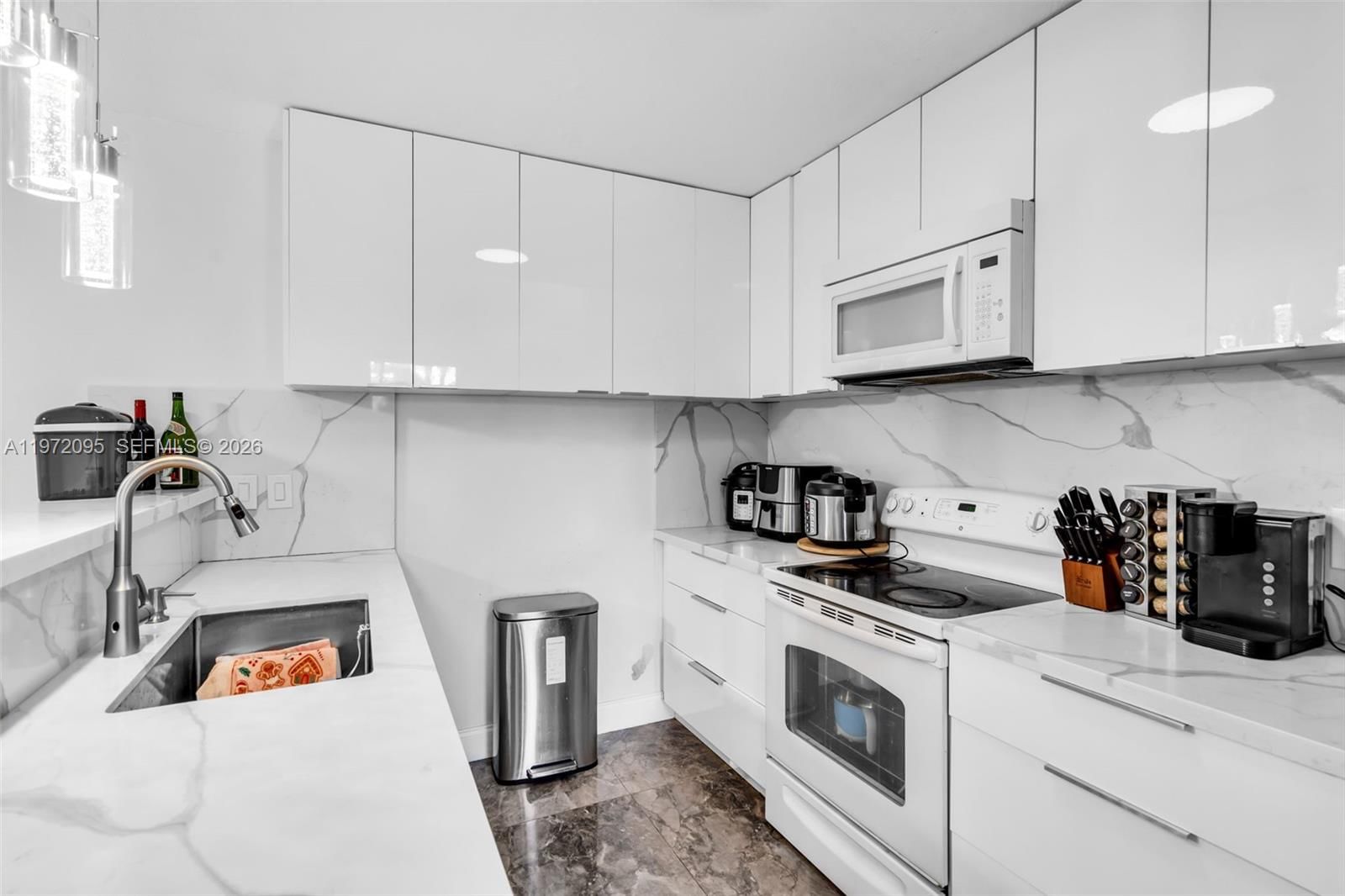 Real estate property located at 11903 11th Ct, Broward, C H E Acres, Davie, FL
