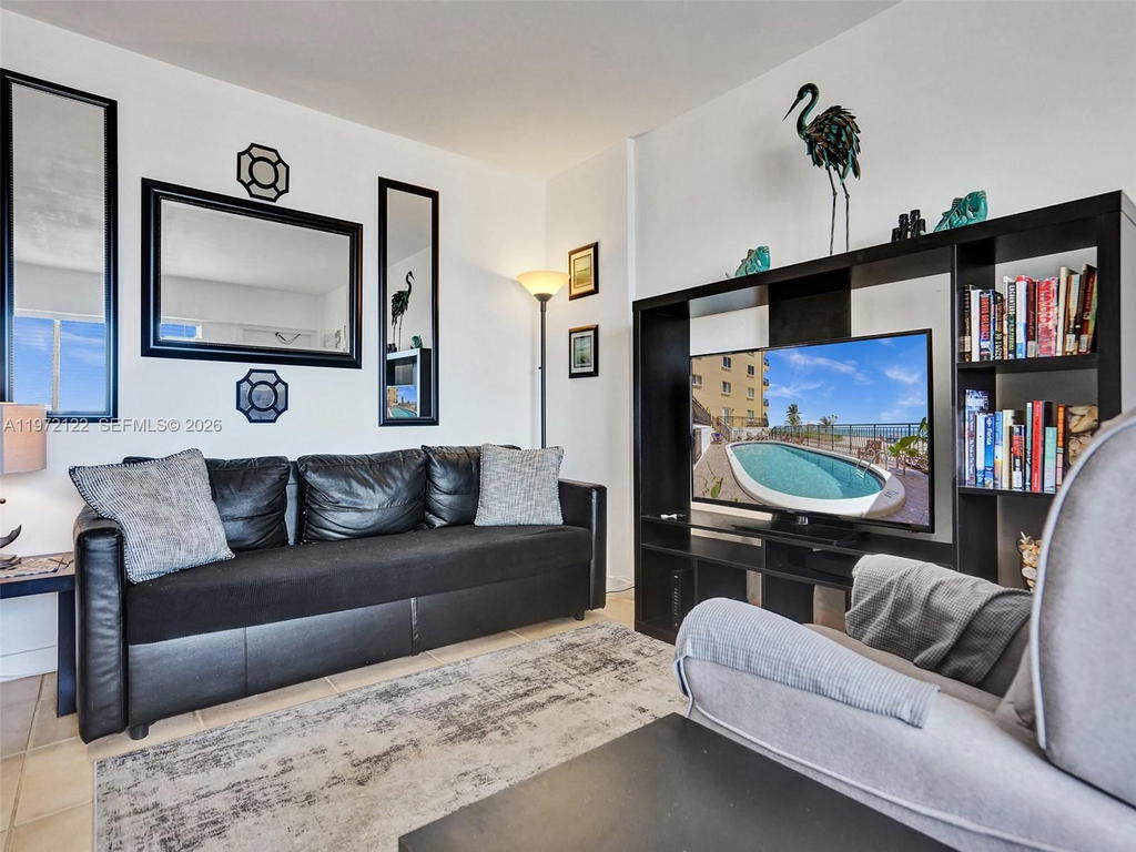 Real estate property located at 1815 Surf Rd #202, Broward, La Playa Condominium, Hollywood, FL