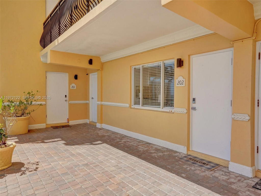 Real estate property located at 1815 Surf Rd #202, Broward, La Playa Condominium, Hollywood, FL