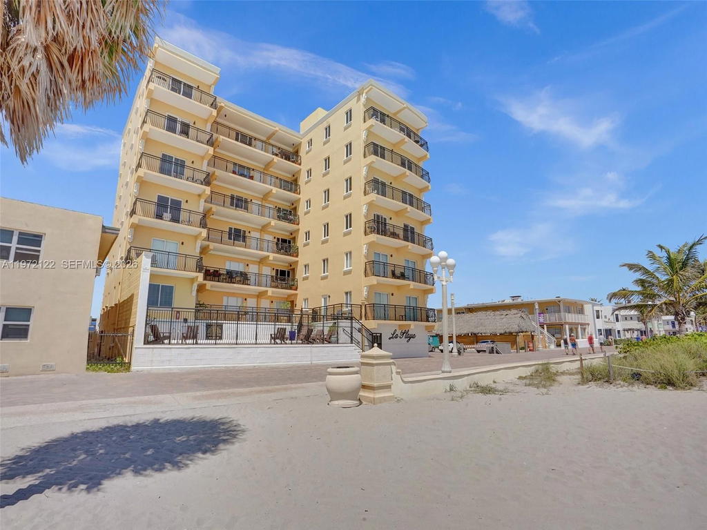 Real estate property located at 1815 Surf Rd #202, Broward, La Playa Condominium, Hollywood, FL
