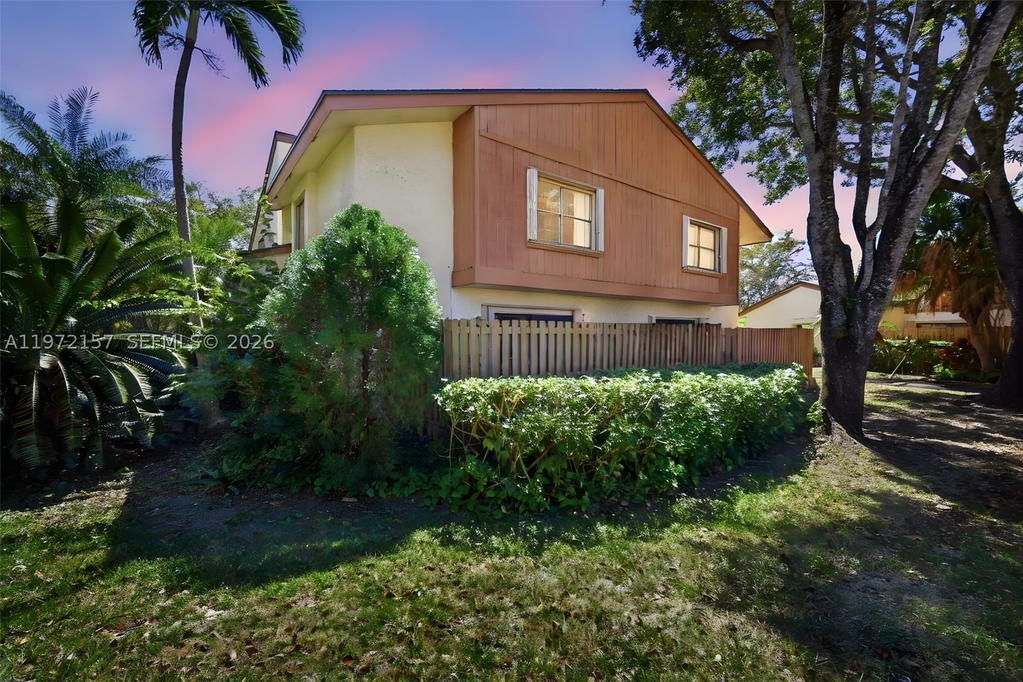 Real estate property located at 11483 109th Rd #2F, Miami-dade, Greenglades Condo 1, Miami, FL