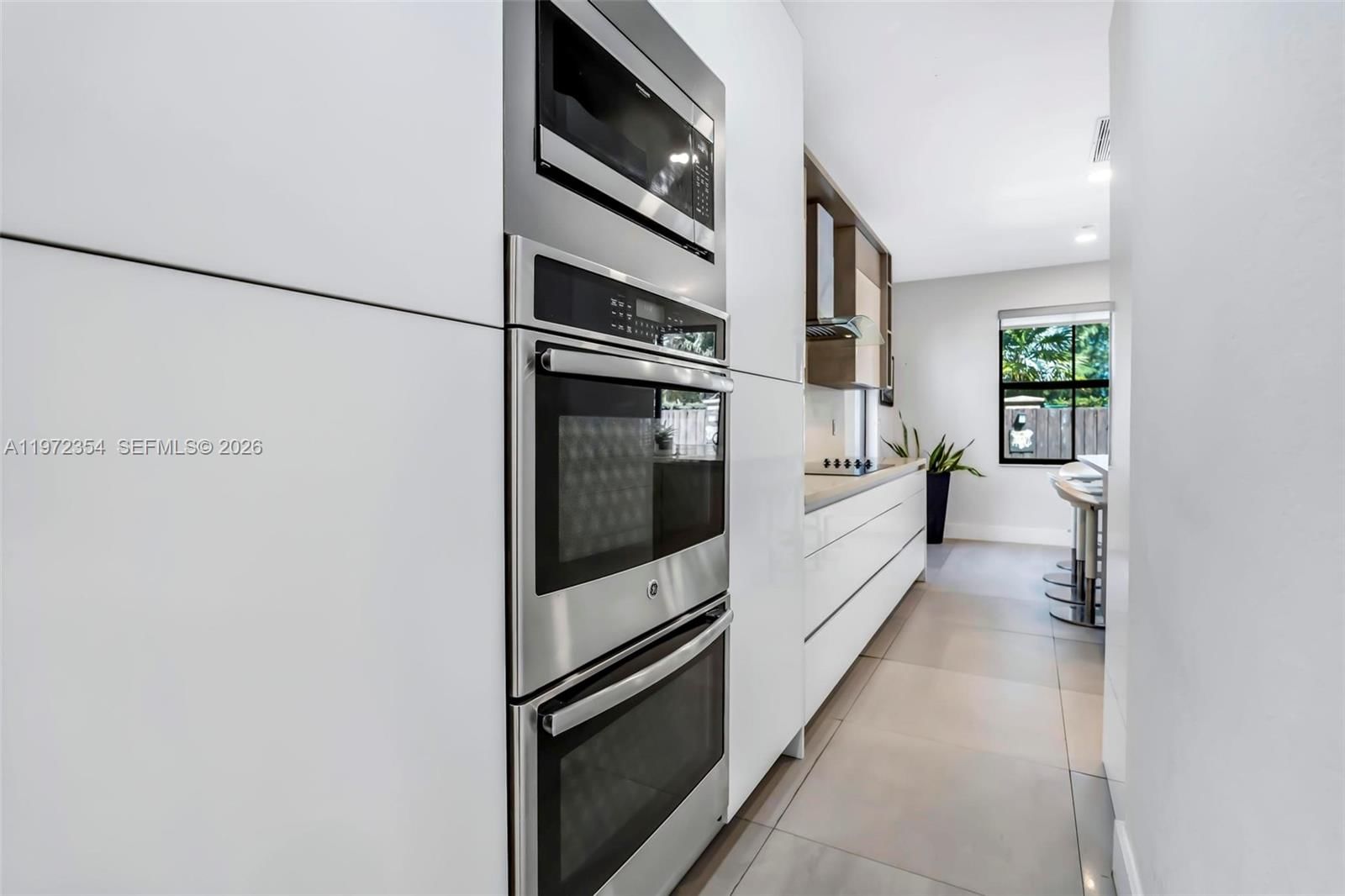 Real estate property located at 10043 89 TERRA, Miami-dade, Grand Bay At Doral, Doral, FL