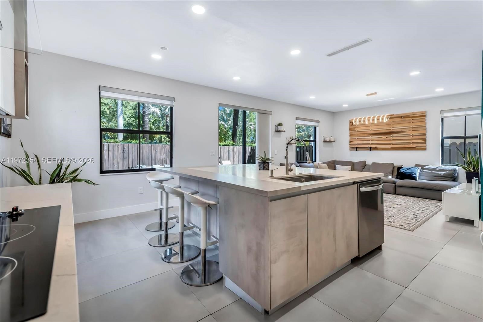 Real estate property located at 10043 89 TERRA, Miami-dade, Grand Bay At Doral, Doral, FL