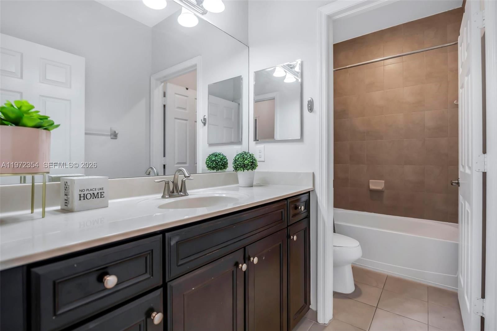 Real estate property located at 10043 89 TERRA, Miami-dade, Grand Bay At Doral, Doral, FL