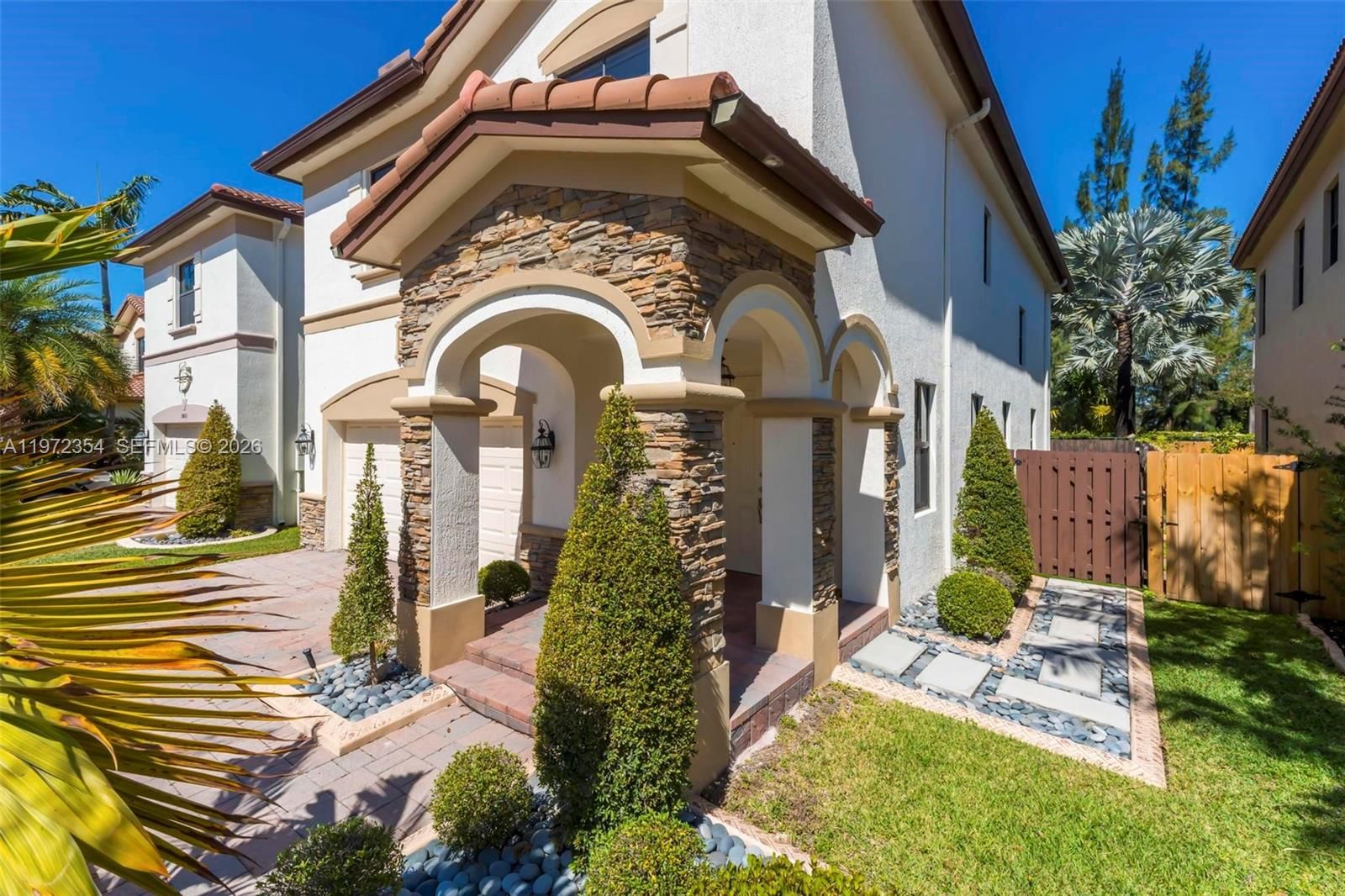 Real estate property located at 10043 89 TERRA, Miami-dade, Grand Bay At Doral, Doral, FL