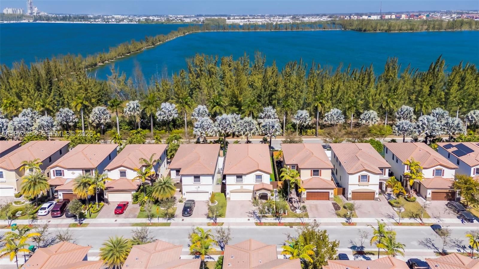 Real estate property located at 10043 89 TERRA, Miami-dade, Grand Bay At Doral, Doral, FL