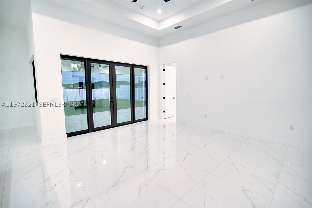 Real estate property located at 9 12 PL, Lee, Cape Coral Unit 52, Cape Coral, FL