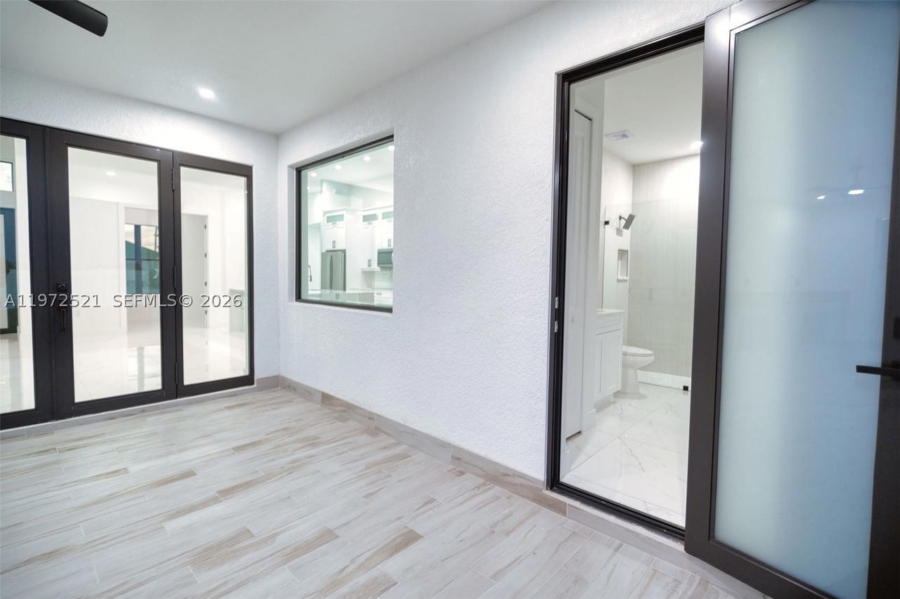 Real estate property located at 9 12 PL, Lee, Cape Coral Unit 52, Cape Coral, FL