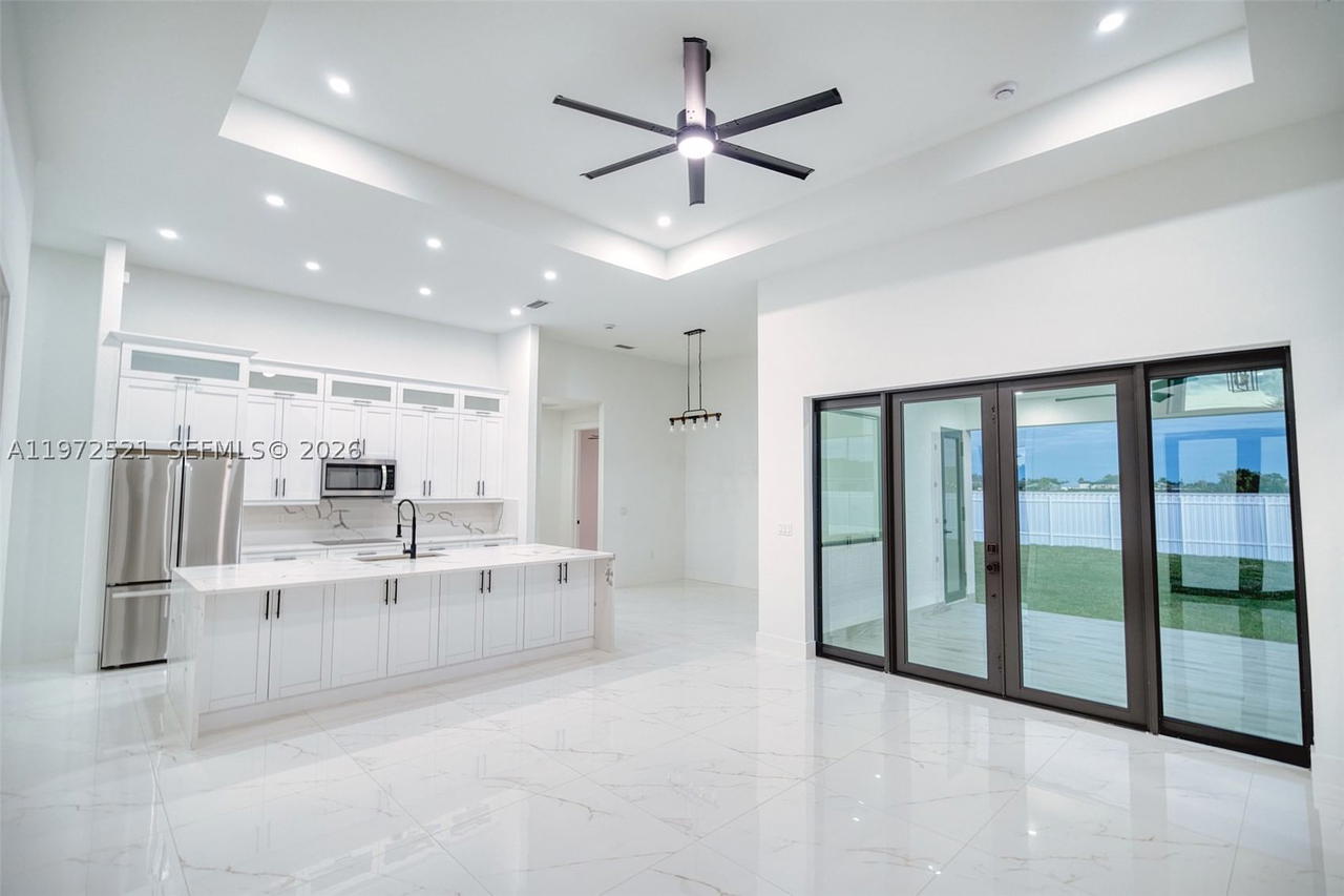 Real estate property located at 9 12 PL, Lee, Cape Coral Unit 52, Cape Coral, FL