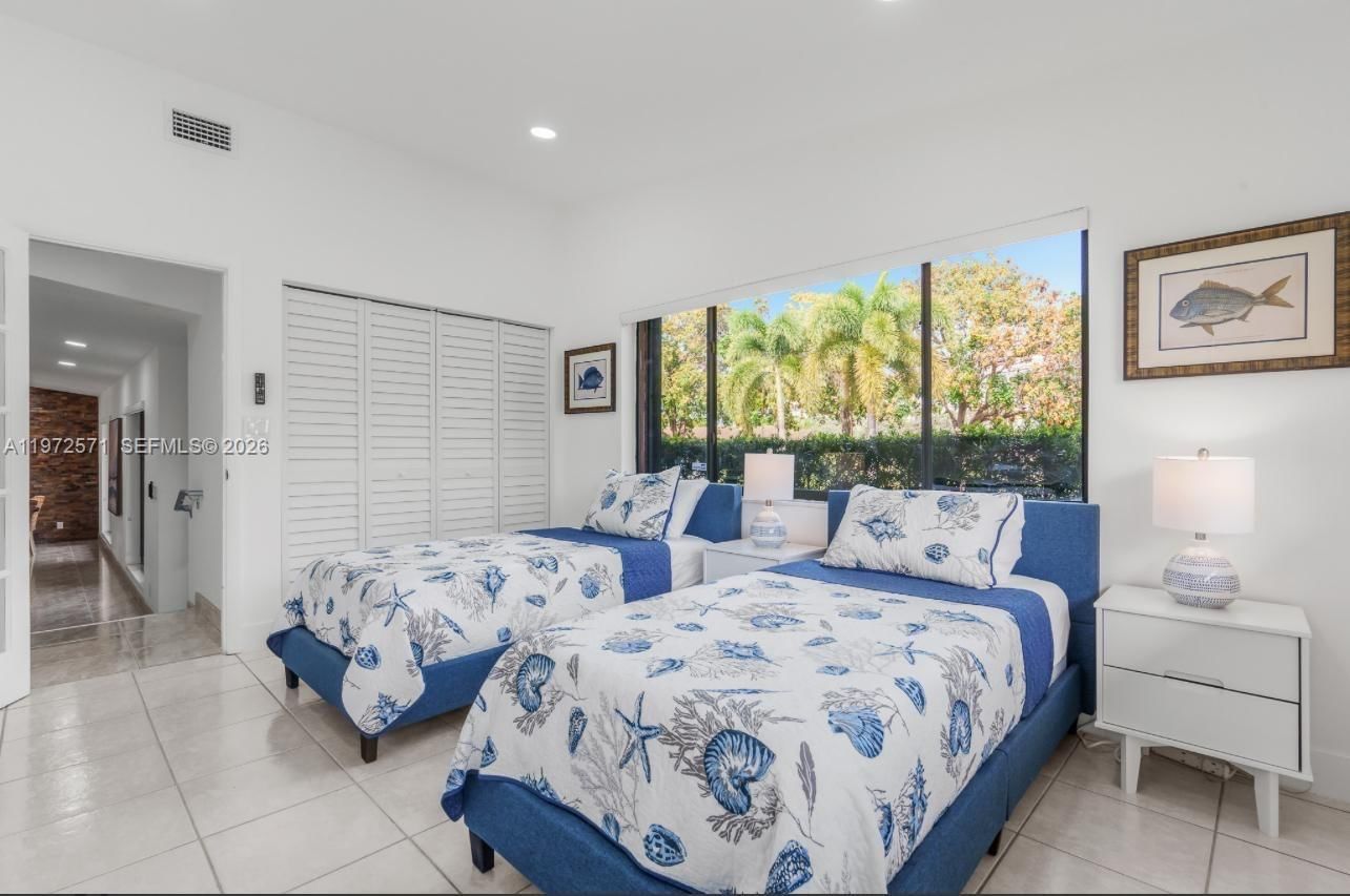 Real estate property located at 811 Highland Dr, Broward, Hollywood Hills, Hollywood, FL