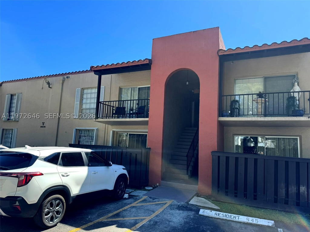 Real estate property located at 10836 Kendall Dr V14, Miami-dade, Spanish Trace Condo, Miami, FL
