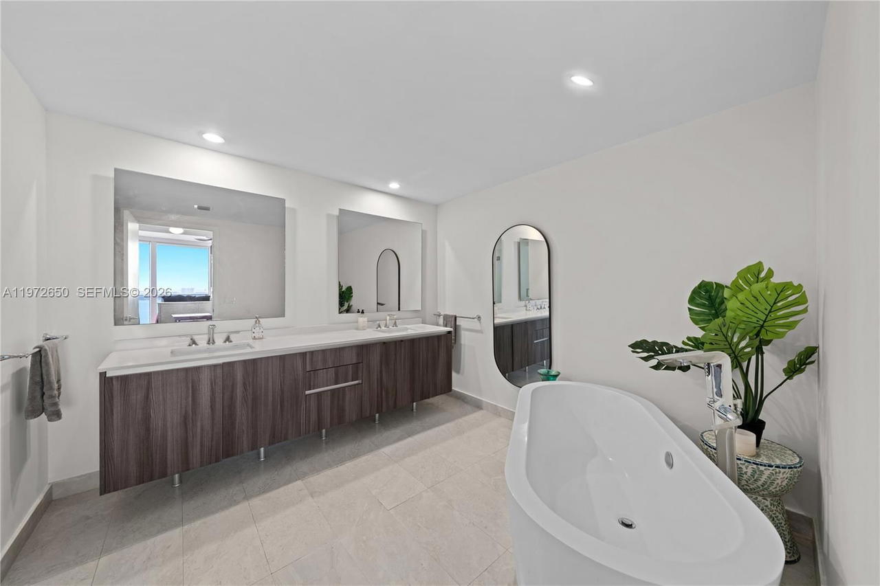 Real estate property located at 488 18th St #2112, Miami-dade, Aria On The Bay Condo, Miami, FL