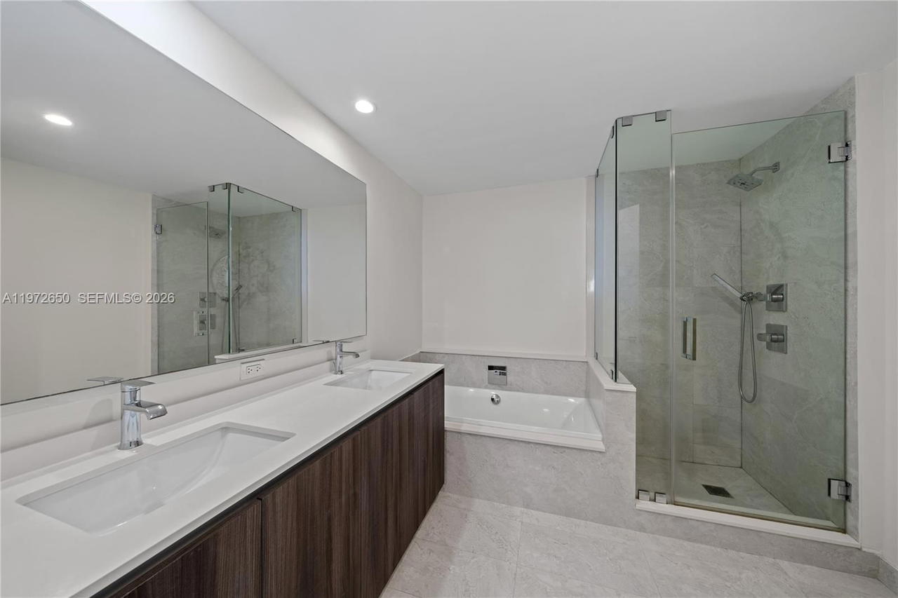 Real estate property located at 488 18th St #2112, Miami-dade, Aria On The Bay Condo, Miami, FL