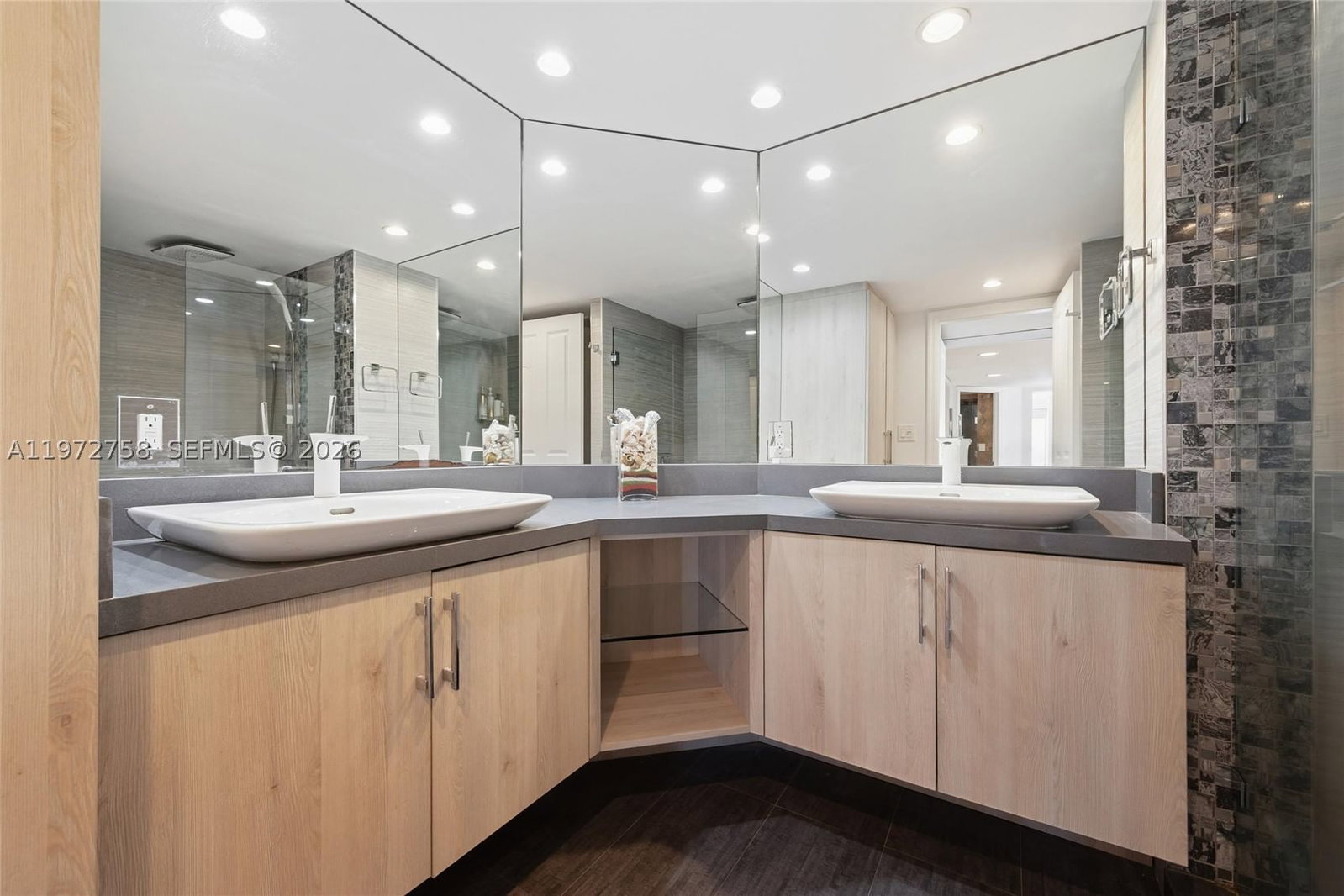 Real estate property located at 2200 OCEAN LN #3009-10, Broward, Point Of Americas, Fort Lauderdale, FL