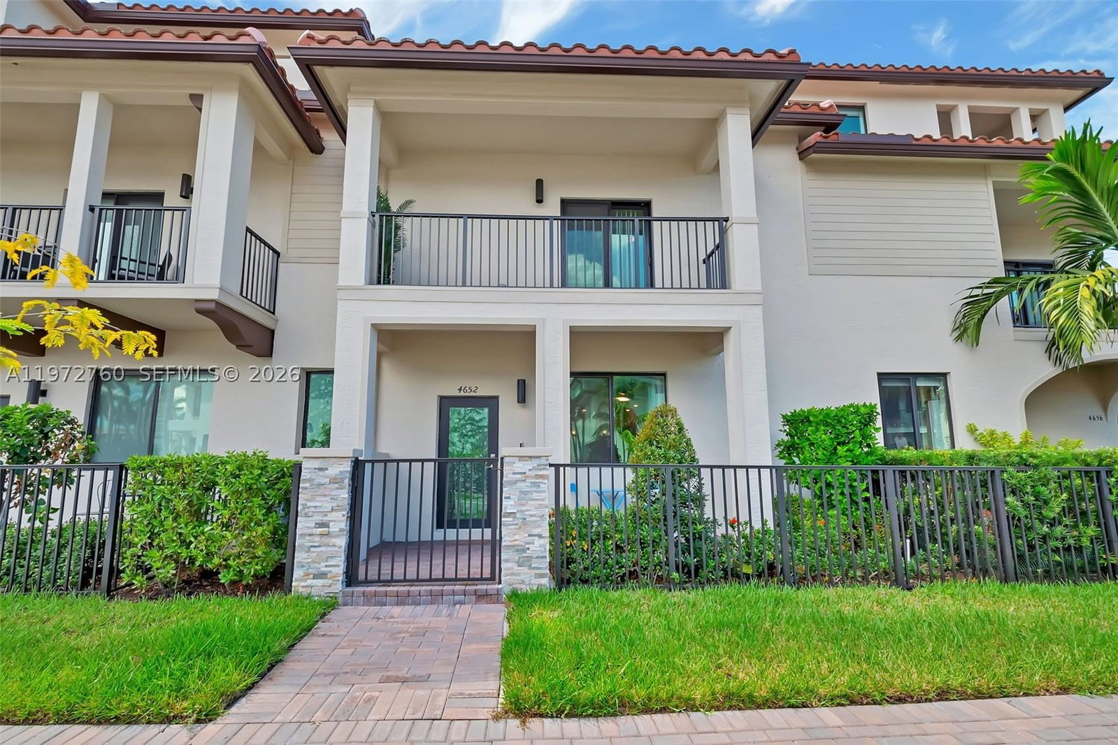 Real estate property located at 4652 83rd Ave, Miami-dade, Downtown Doral South Phas, Doral, FL