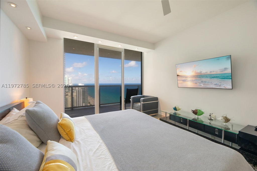 Real estate property located at 1830 Ocean Dr #3011, Broward, Beach Club Two Condo, Hallandale Beach, FL