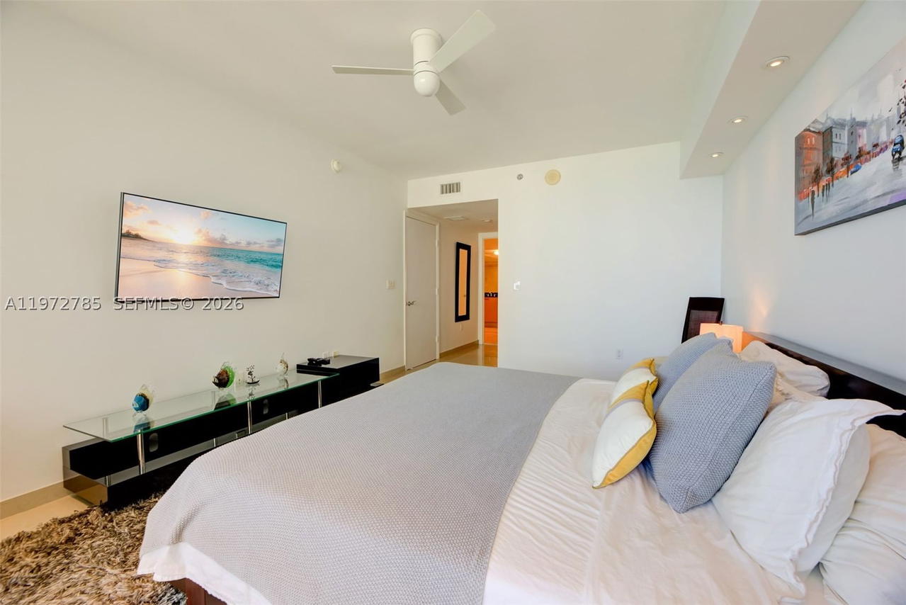 Real estate property located at 1830 Ocean Dr #3011, Broward, Beach Club Two Condo, Hallandale Beach, FL