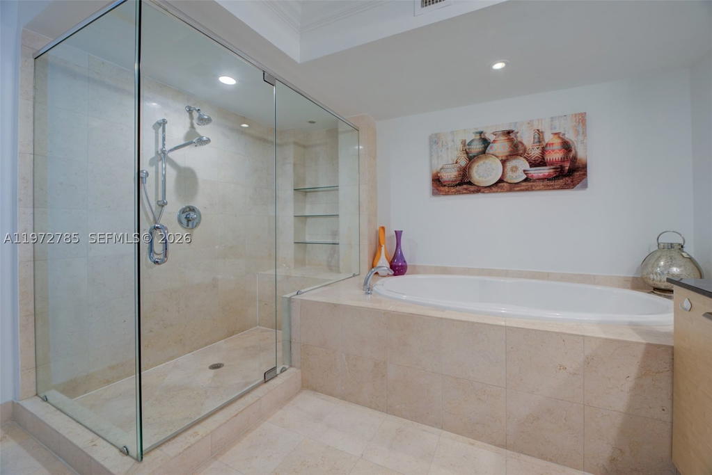 Real estate property located at 1830 Ocean Dr #3011, Broward, Beach Club Two Condo, Hallandale Beach, FL