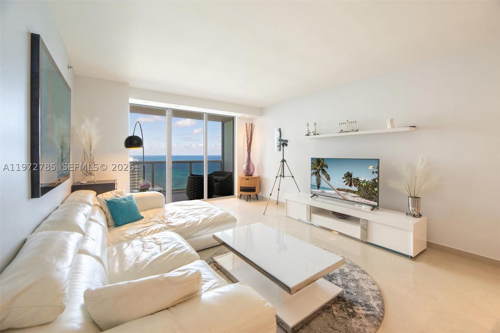 Real estate property located at 1830 Ocean Dr #3011, Broward, Beach Club Two Condo, Hallandale Beach, FL