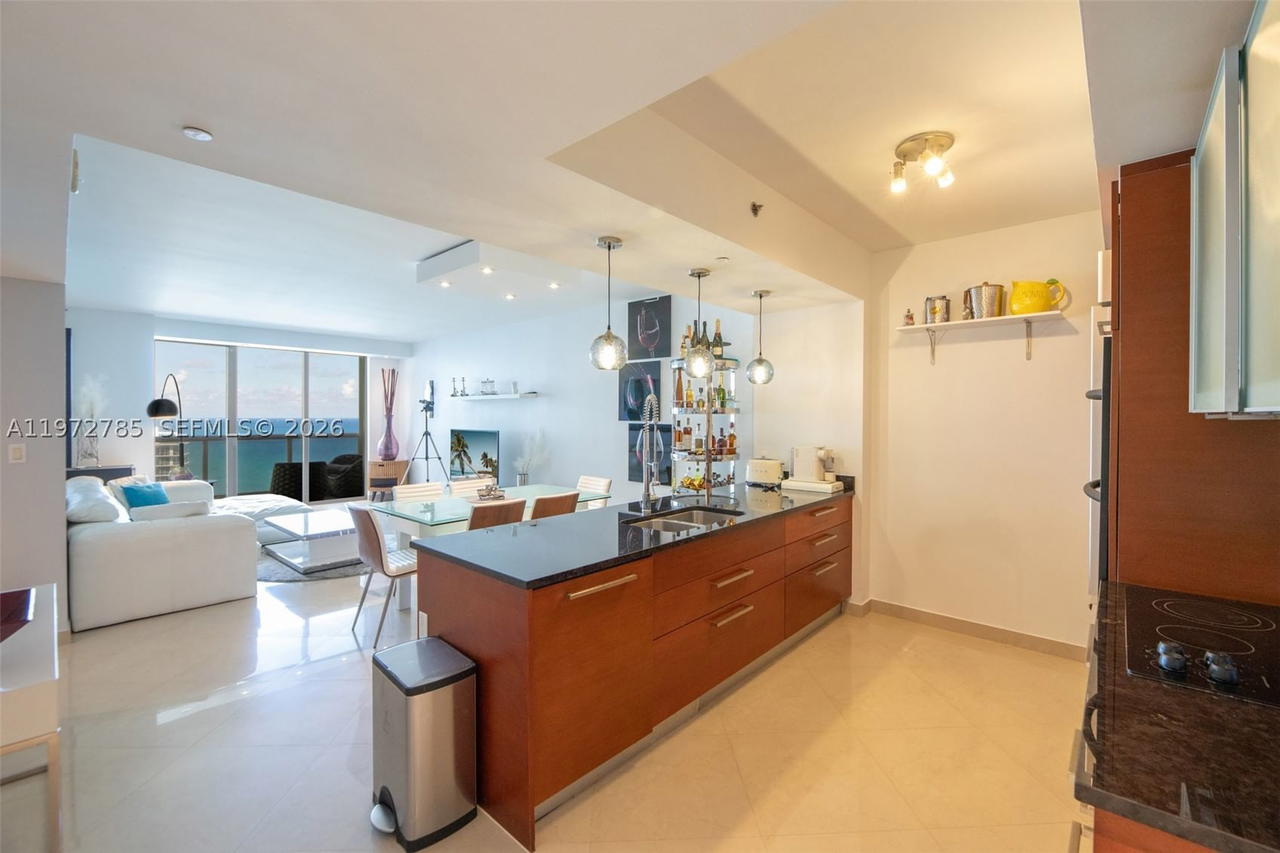 Real estate property located at 1830 Ocean Dr #3011, Broward, Beach Club Two Condo, Hallandale Beach, FL