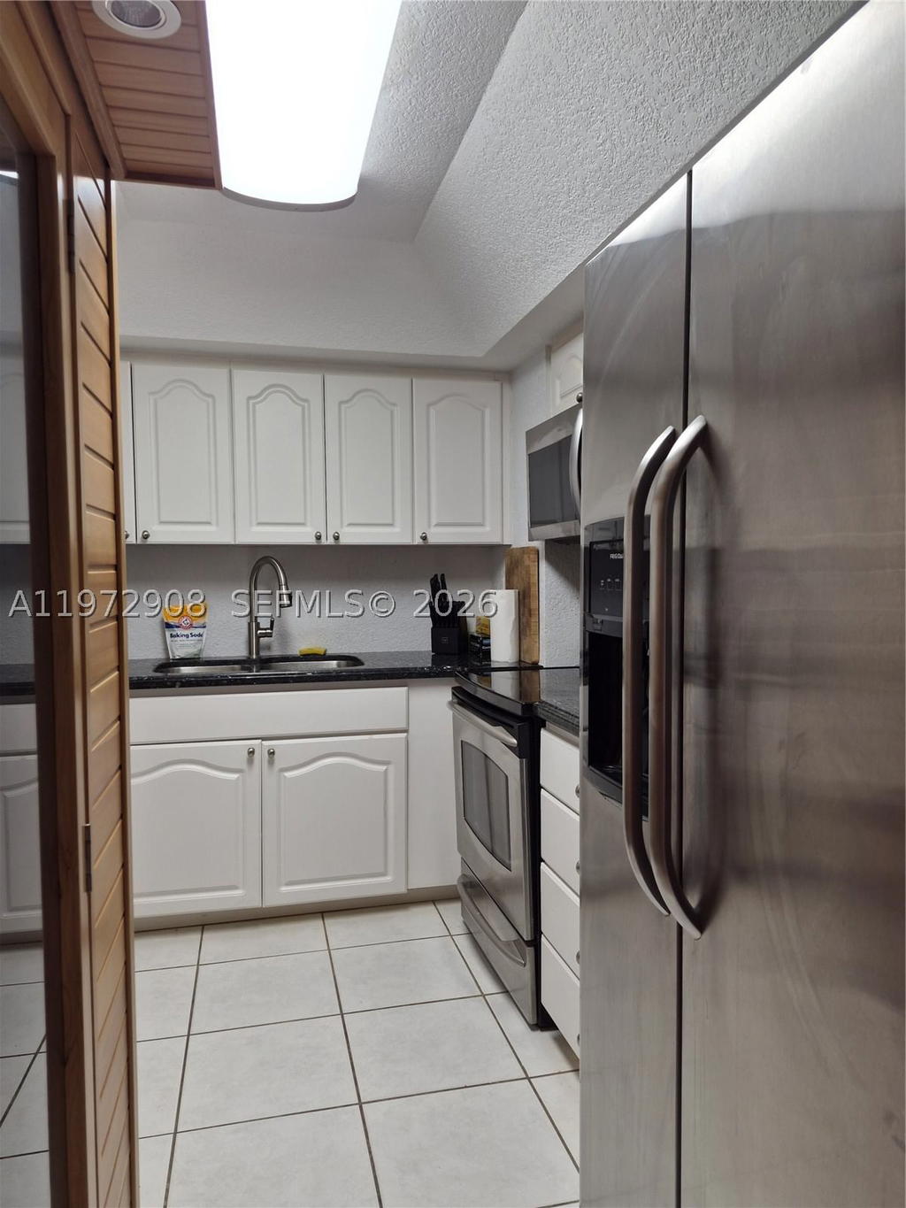 Real estate property located at 2655 Collins Ave #1404, Miami-dade, Mirasol Ocean Towers Cond, Miami Beach, FL