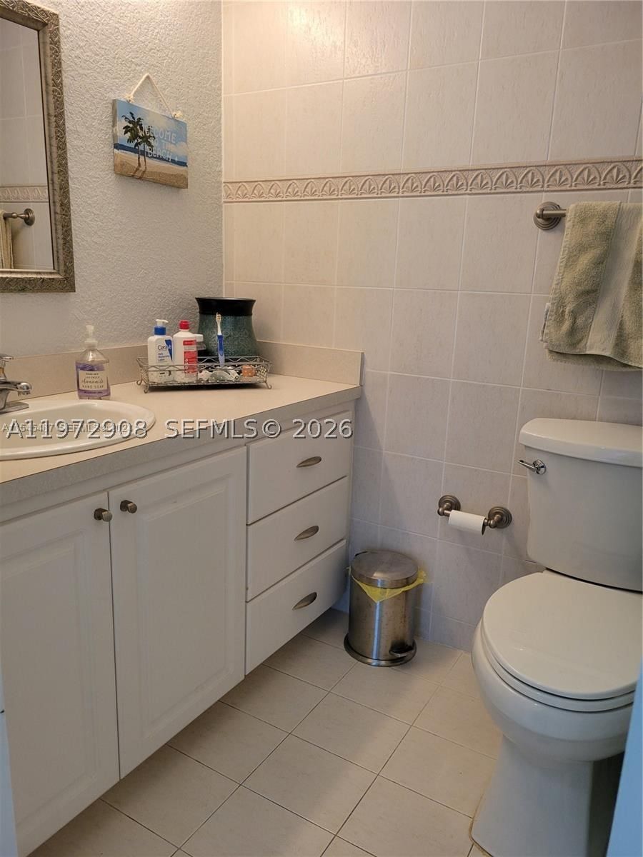 Real estate property located at 2655 Collins Ave #1404, Miami-dade, Mirasol Ocean Towers Cond, Miami Beach, FL