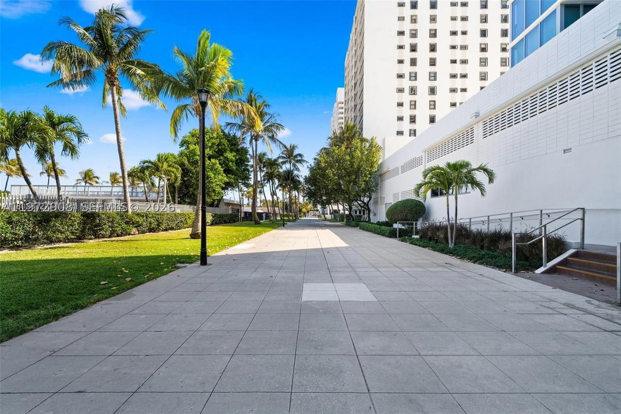 Real estate property located at 2655 Collins Ave #1404, Miami-dade, Mirasol Ocean Towers Cond, Miami Beach, FL