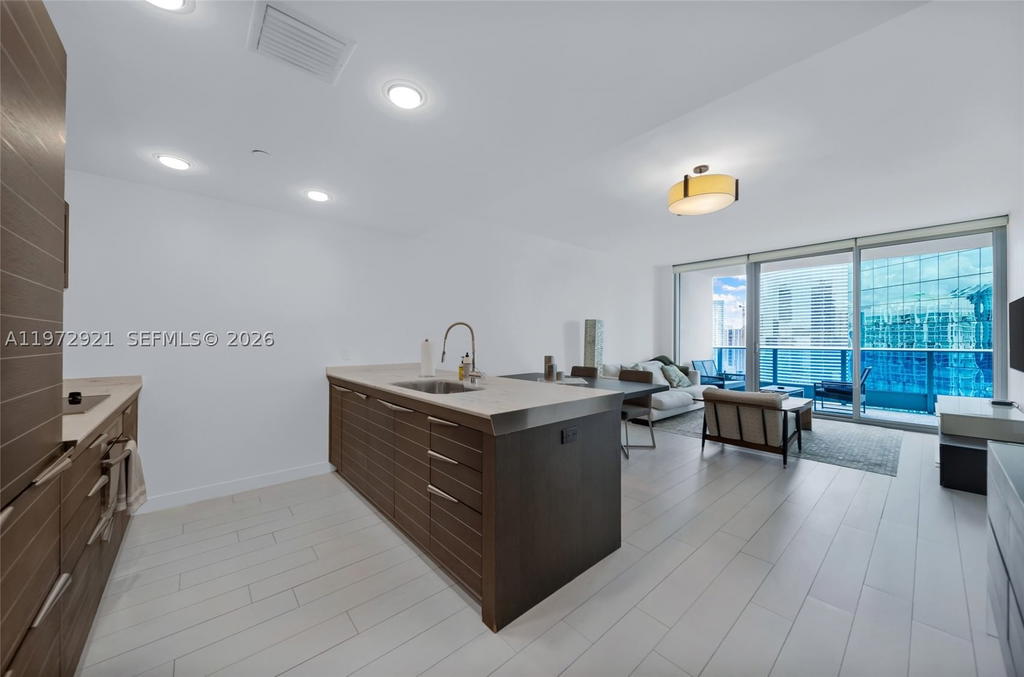 Real estate property located at 200 Biscayne Boulevard Way #3811, Miami-dade, Epic West Condo, Miami, FL