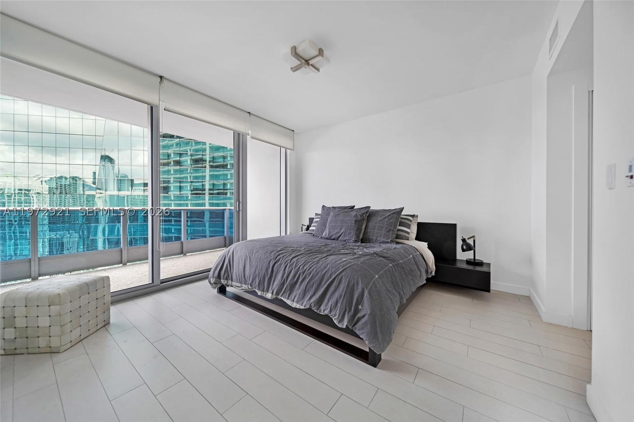 Real estate property located at 200 Biscayne Boulevard Way #3811, Miami-dade, Epic West Condo, Miami, FL