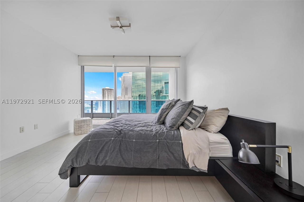 Real estate property located at 200 Biscayne Boulevard Way #3811, Miami-dade, Epic West Condo, Miami, FL