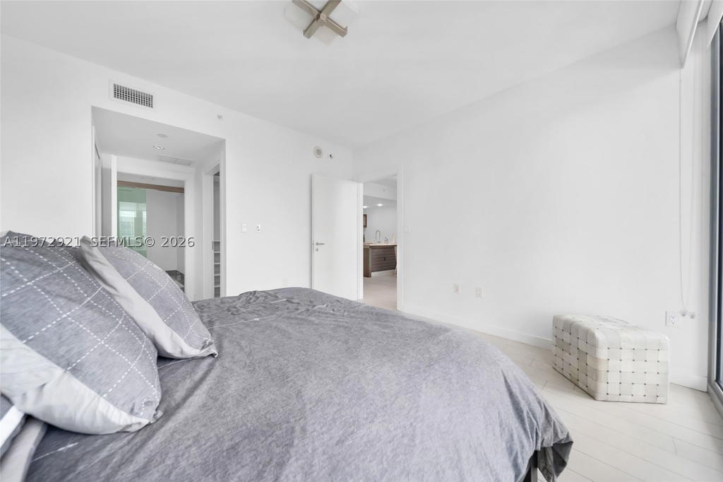 Real estate property located at 200 Biscayne Boulevard Way #3811, Miami-dade, Epic West Condo, Miami, FL