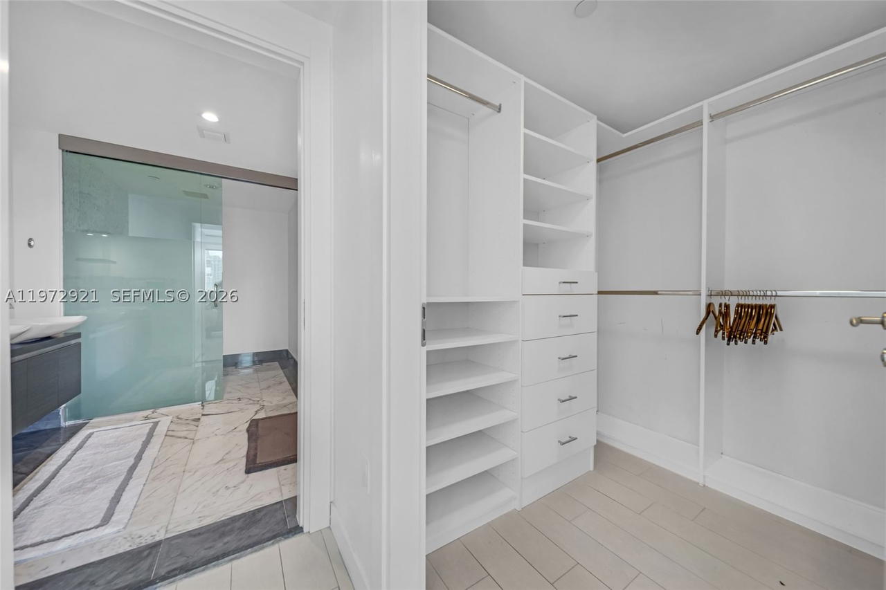 Real estate property located at 200 Biscayne Boulevard Way #3811, Miami-dade, Epic West Condo, Miami, FL