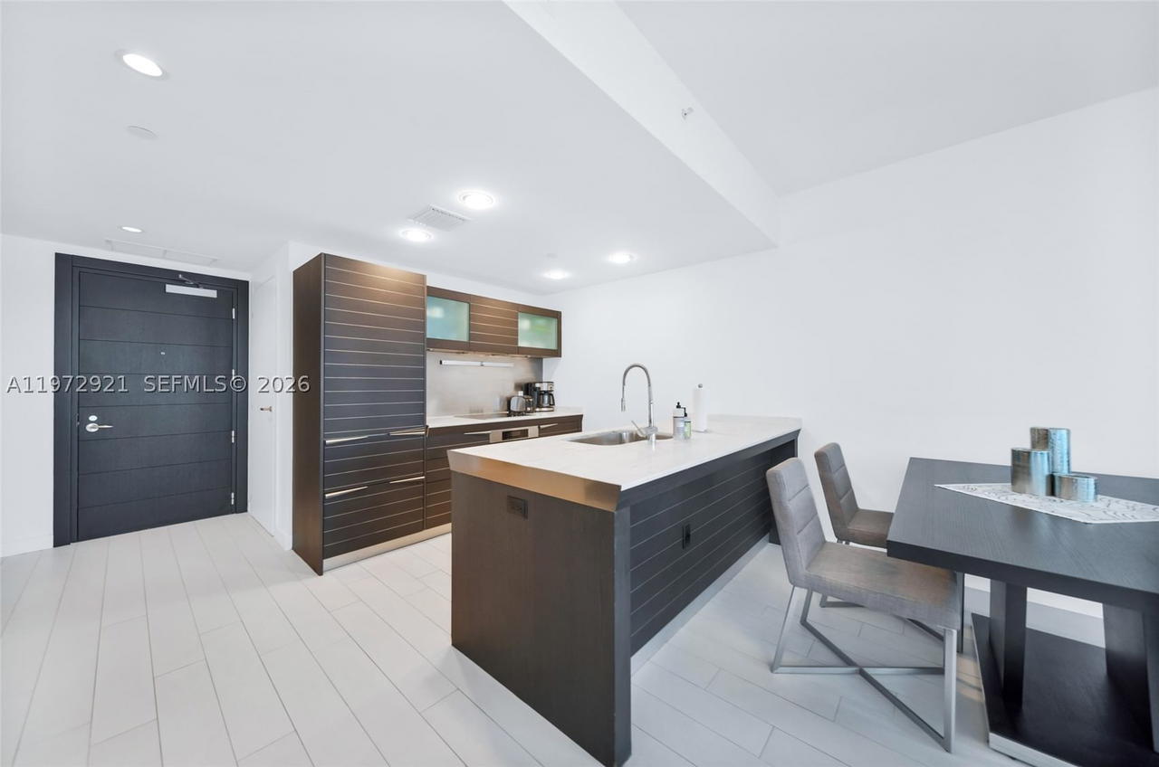Real estate property located at 200 Biscayne Boulevard Way #3811, Miami-dade, Epic West Condo, Miami, FL