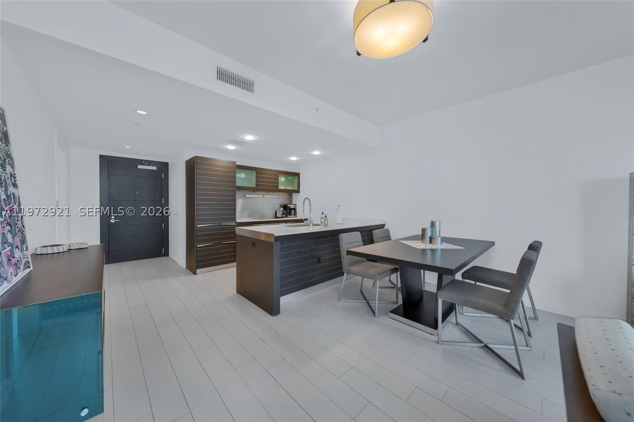Real estate property located at 200 Biscayne Boulevard Way #3811, Miami-dade, Epic West Condo, Miami, FL