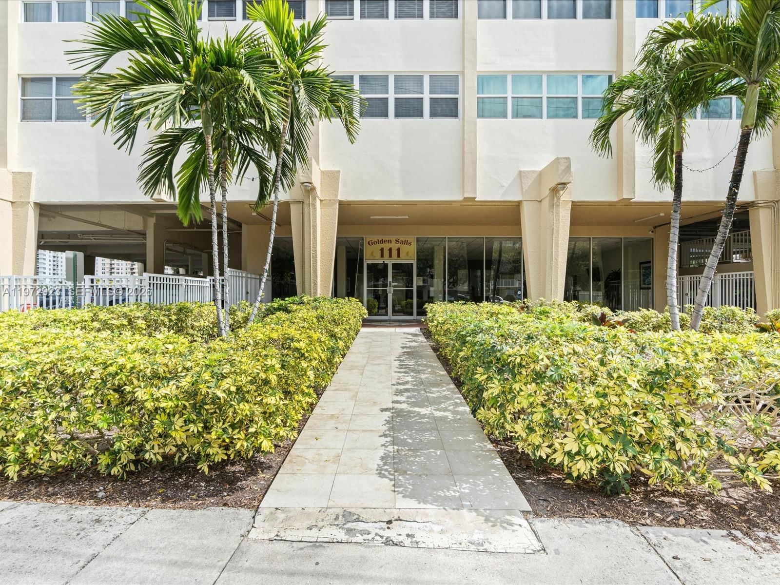 Real estate property located at 111 Golden Isles Dr G8, Broward, Golden Sails Condo, Hallandale Beach, FL