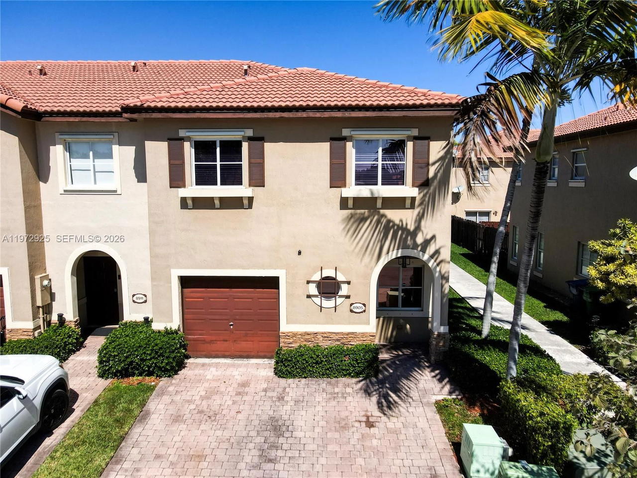 Real estate property located at 8905 221st Ter, Miami-dade, Lakes By The Bay Jay, Cutler Bay, FL