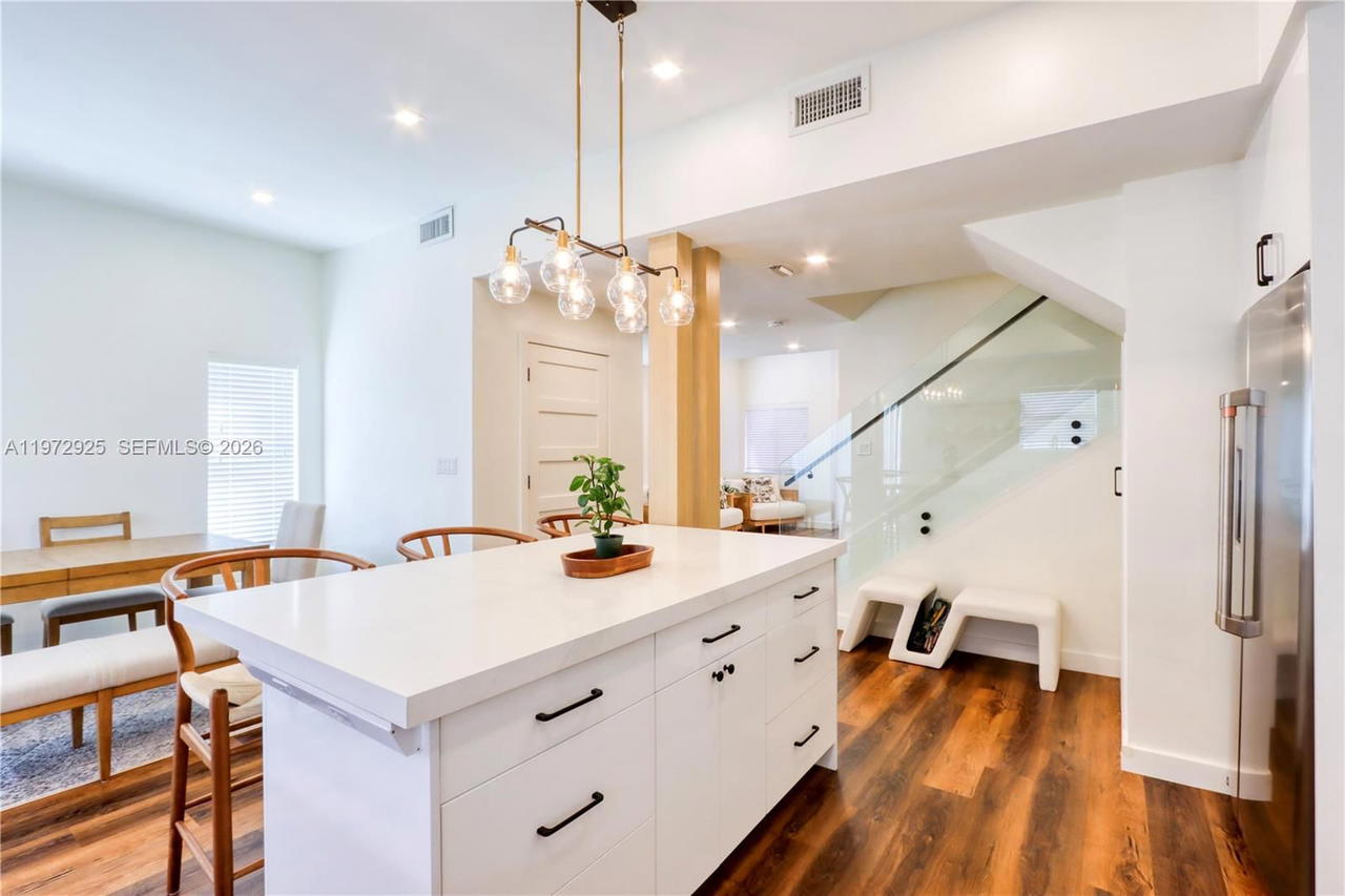 Real estate property located at 8905 221st Ter, Miami-dade, Lakes By The Bay Jay, Cutler Bay, FL
