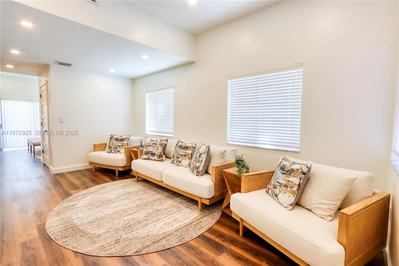 Real estate property located at 8905 221st Ter, Miami-dade, Lakes By The Bay Jay, Cutler Bay, FL