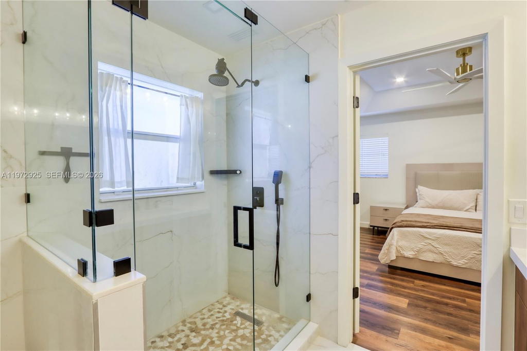 Real estate property located at 8905 221st Ter, Miami-dade, Lakes By The Bay Jay, Cutler Bay, FL