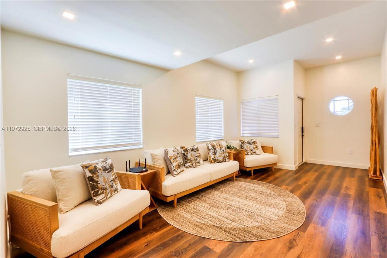 Real estate property located at 8905 221st Ter, Miami-dade, Lakes By The Bay Jay, Cutler Bay, FL