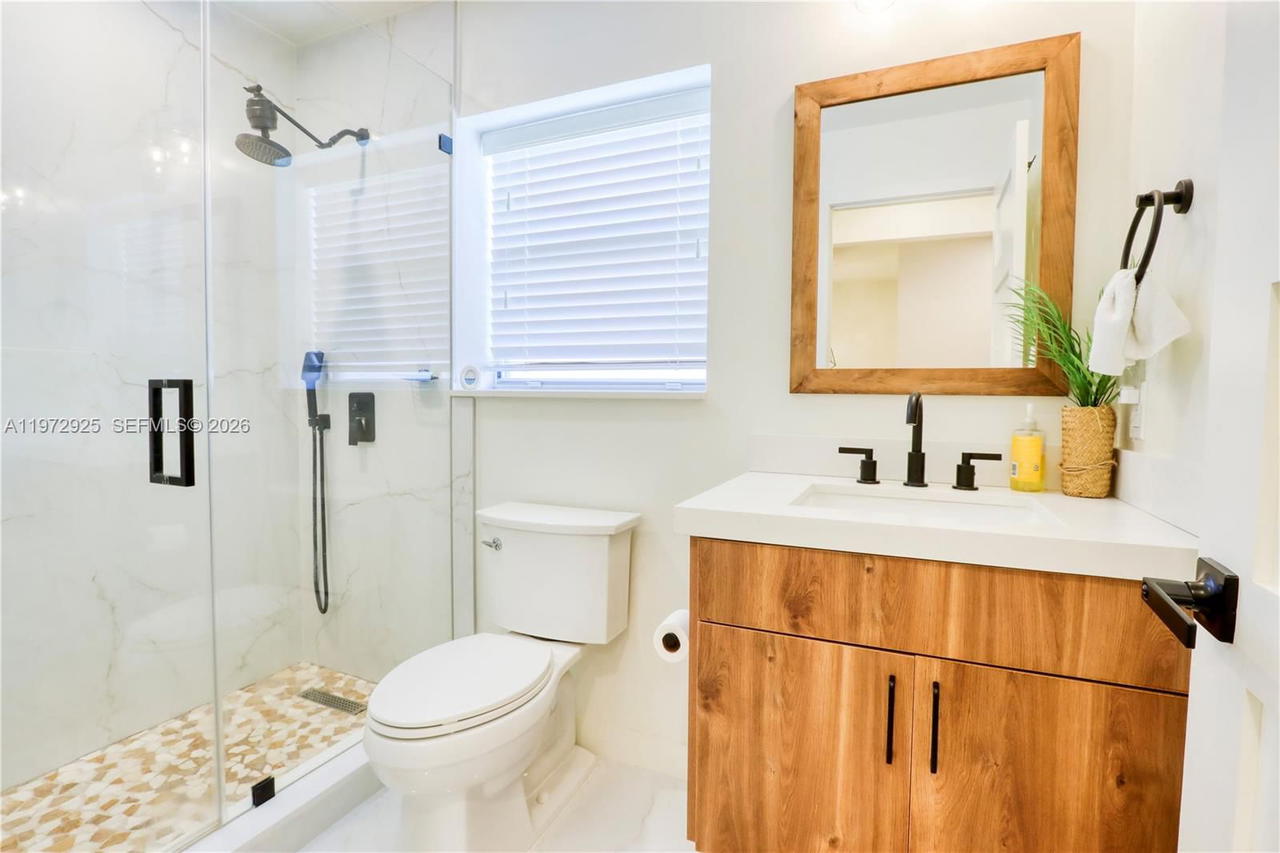 Real estate property located at 8905 221st Ter, Miami-dade, Lakes By The Bay Jay, Cutler Bay, FL