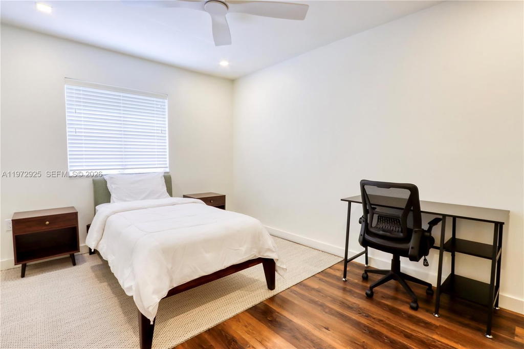 Real estate property located at 8905 221st Ter, Miami-dade, Lakes By The Bay Jay, Cutler Bay, FL