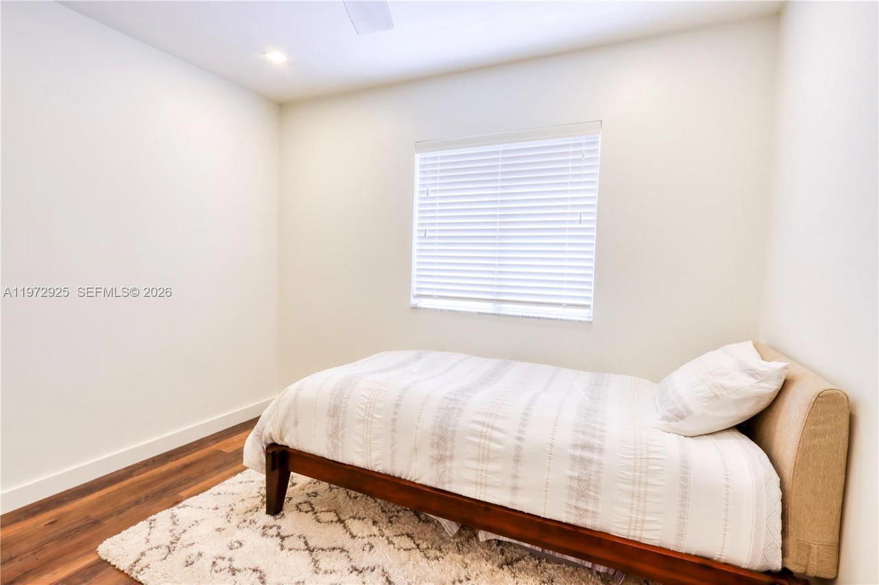 Real estate property located at 8905 221st Ter, Miami-dade, Lakes By The Bay Jay, Cutler Bay, FL