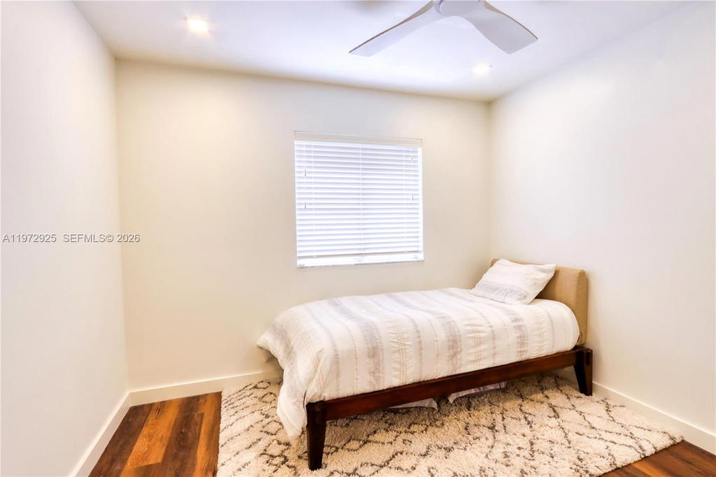 Real estate property located at 8905 221st Ter, Miami-dade, Lakes By The Bay Jay, Cutler Bay, FL