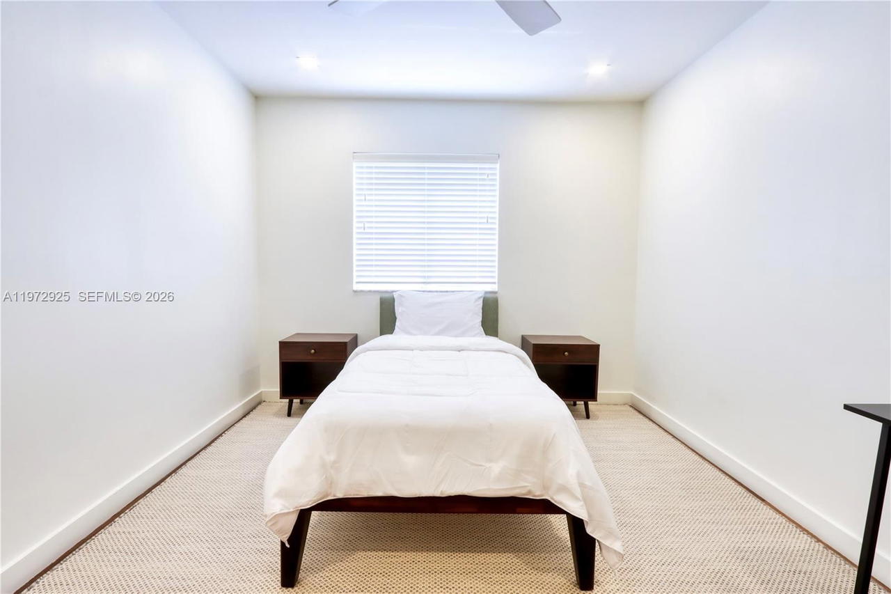 Real estate property located at 8905 221st Ter, Miami-dade, Lakes By The Bay Jay, Cutler Bay, FL