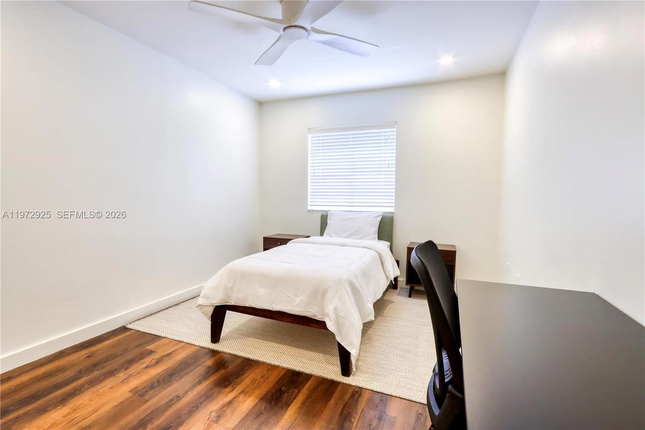 Real estate property located at 8905 221st Ter, Miami-dade, Lakes By The Bay Jay, Cutler Bay, FL