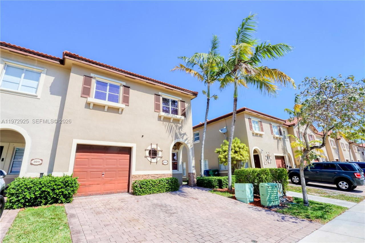 Real estate property located at 8905 221st Ter, Miami-dade, Lakes By The Bay Jay, Cutler Bay, FL