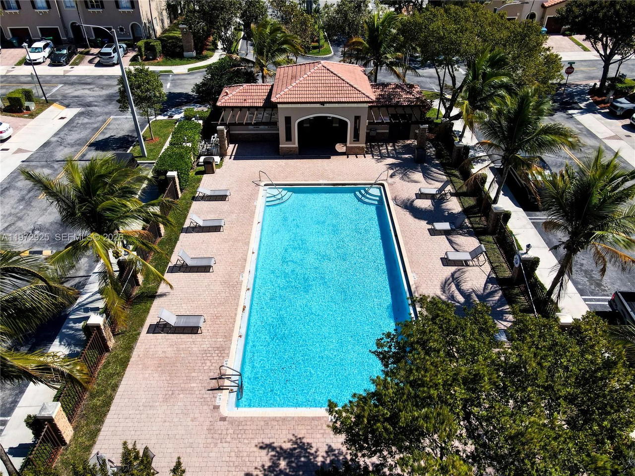 Real estate property located at 8905 221st Ter, Miami-dade, Lakes By The Bay Jay, Cutler Bay, FL