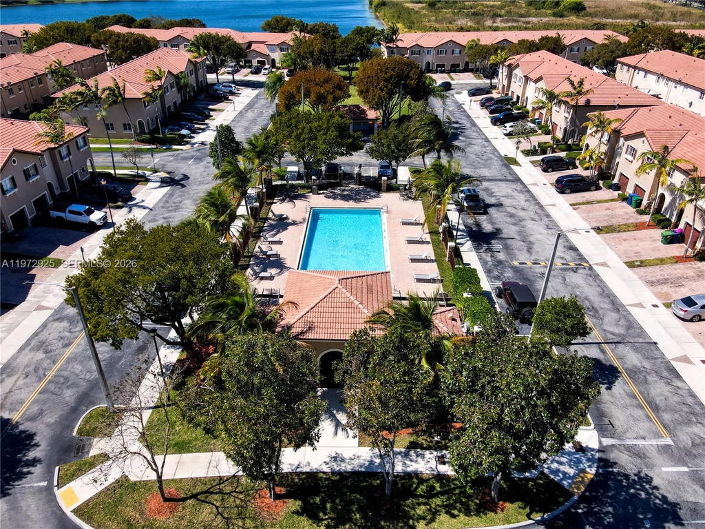 Real estate property located at 8905 221st Ter, Miami-dade, Lakes By The Bay Jay, Cutler Bay, FL